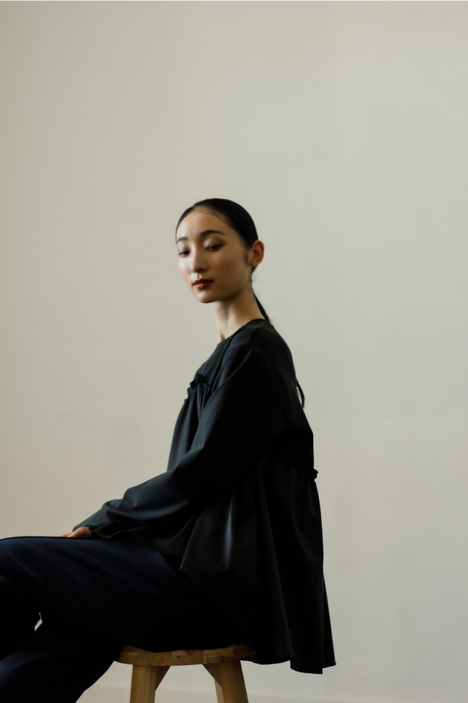 Satin Frill pullover(Black)