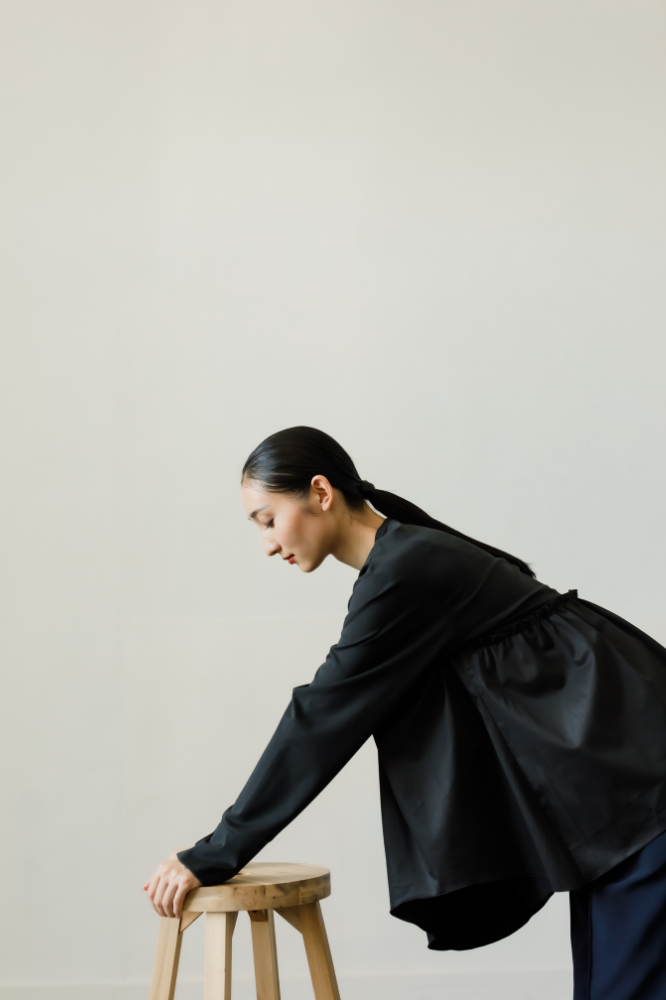 Satin Frill pullover(Black)