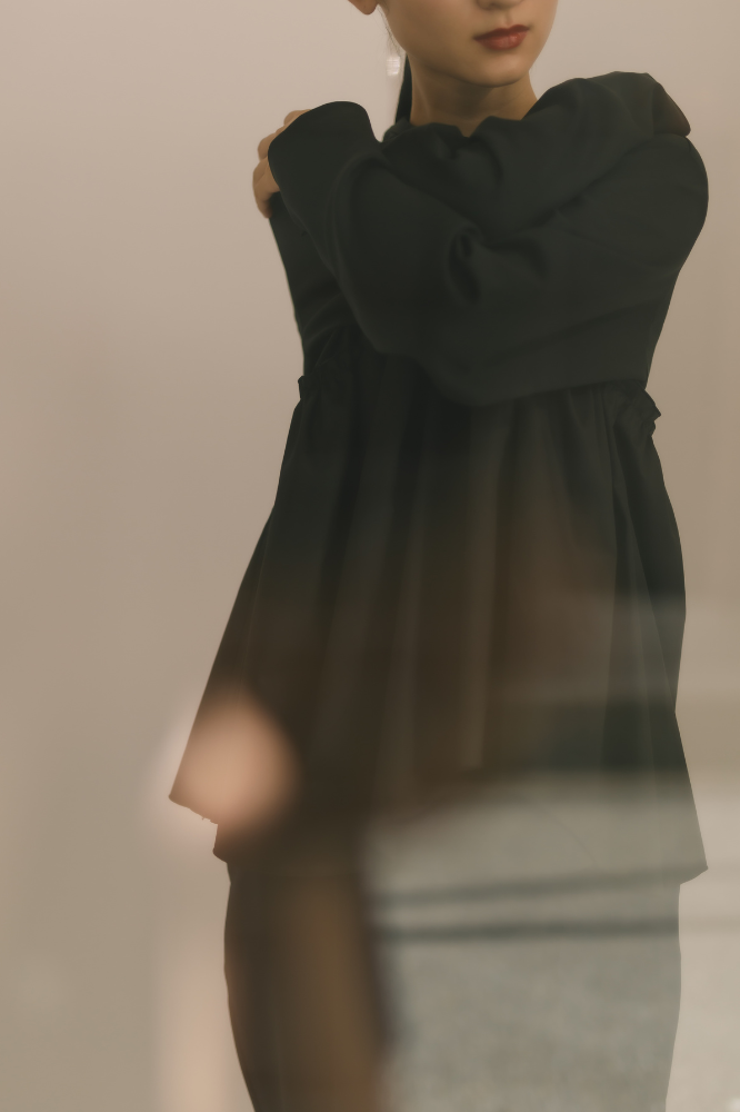 Satin Frill pullover(Black)