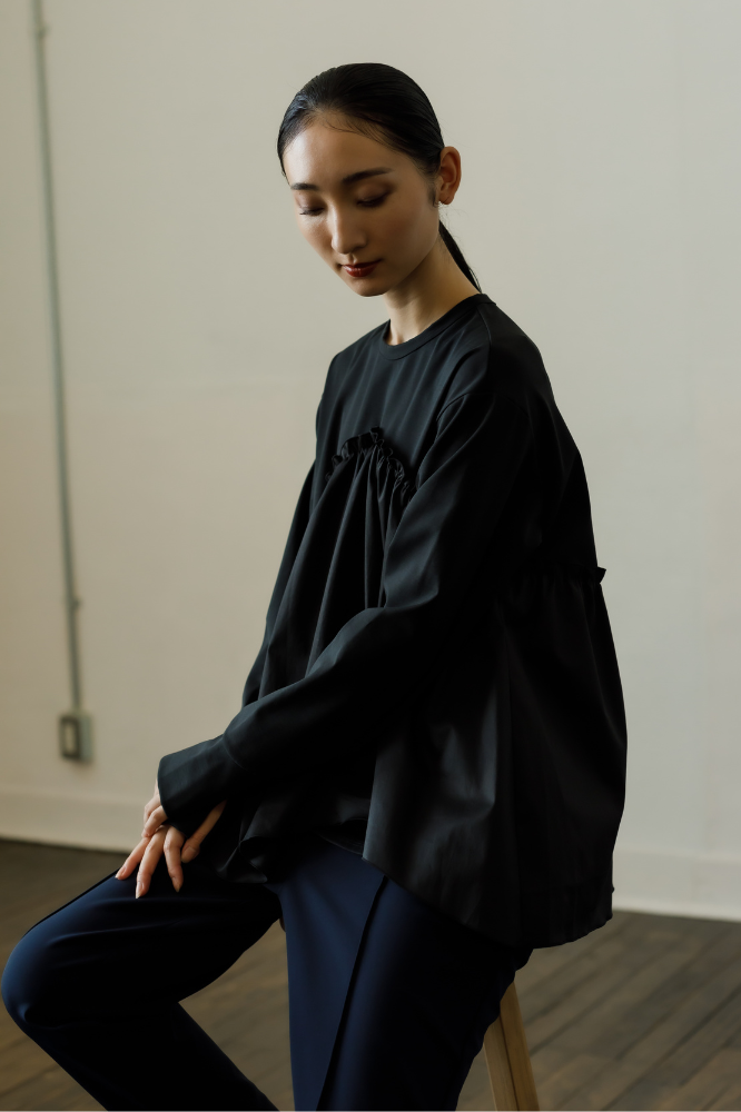 Satin Frill pullover(Black)