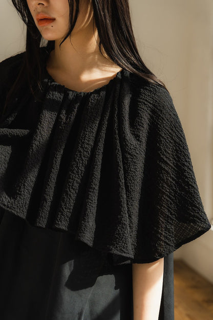Cape blouse（Black）