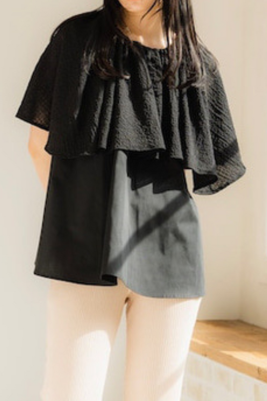Cape blouse（Black）