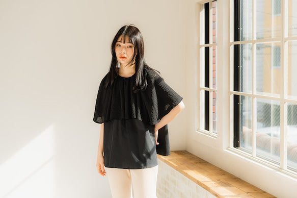 Cape blouse（Black）