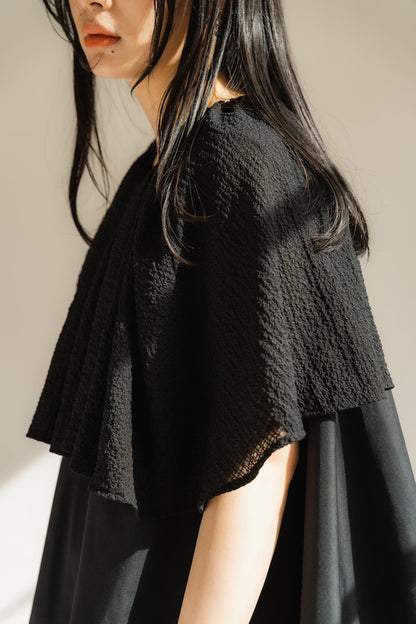 Cape blouse（Black）