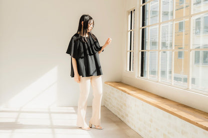 Cape blouse（Black）