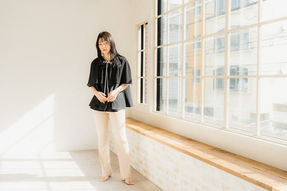 Cape blouse（Black）