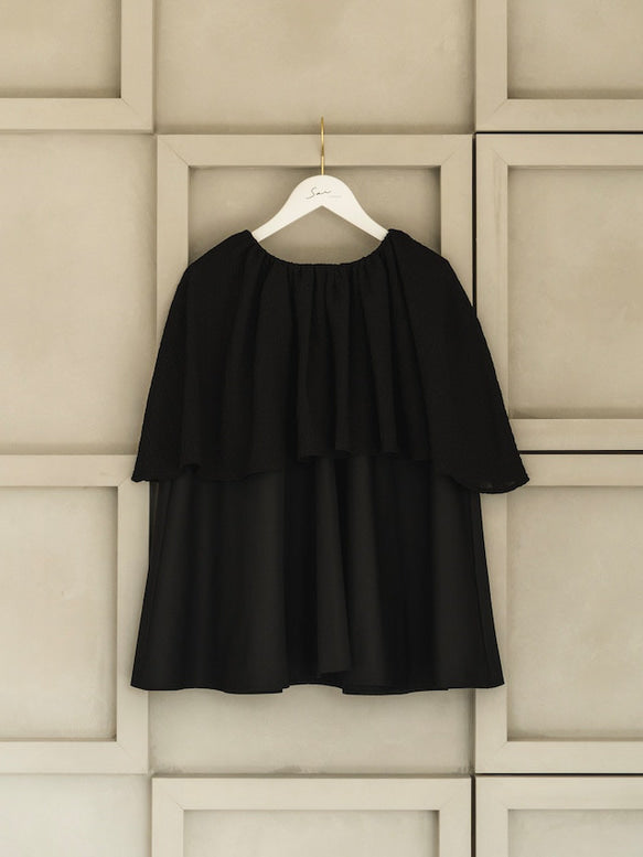Cape blouse（Black）