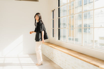 Cape blouse（Black）